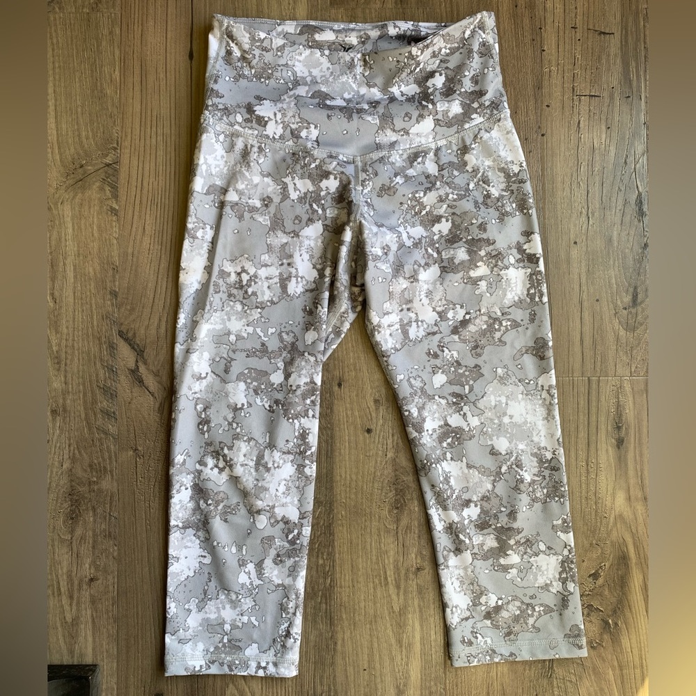 Old Navy Active Capri Workout Pants